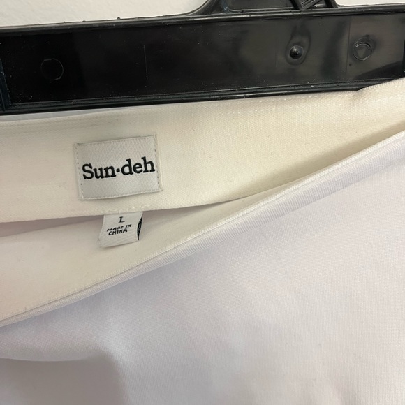 Aritzia Sun-Deh Mini Skirt Size L - Picture 2 of 2